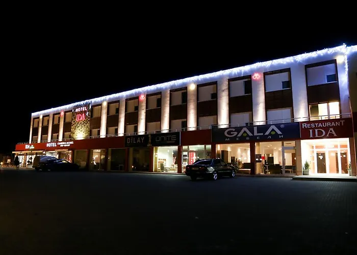 & Restaurant Ida מלון